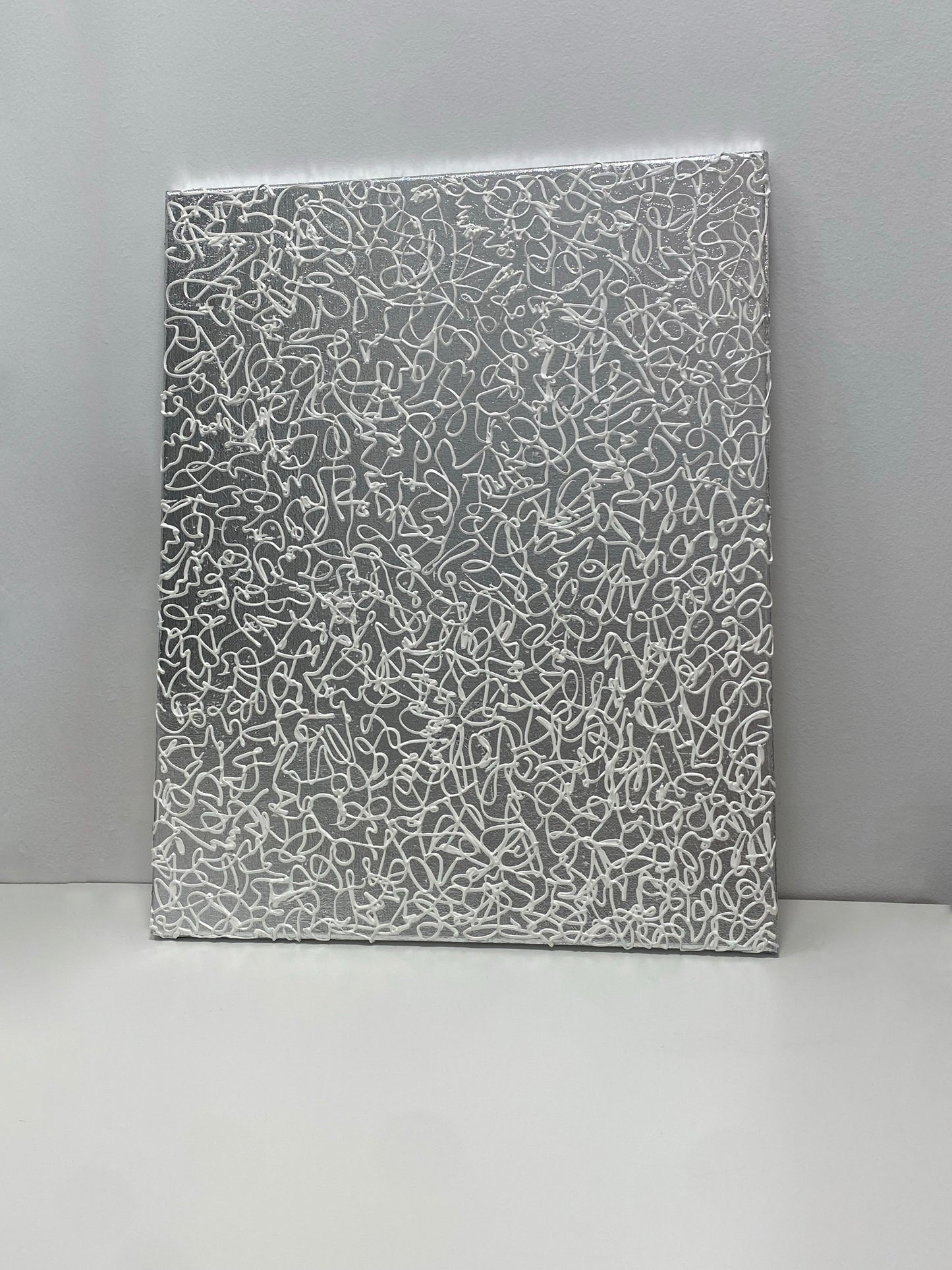 Detalles del Cuadro 'Danza Blanca': Explora la textura y los matices artísticos desde un ángulo único.