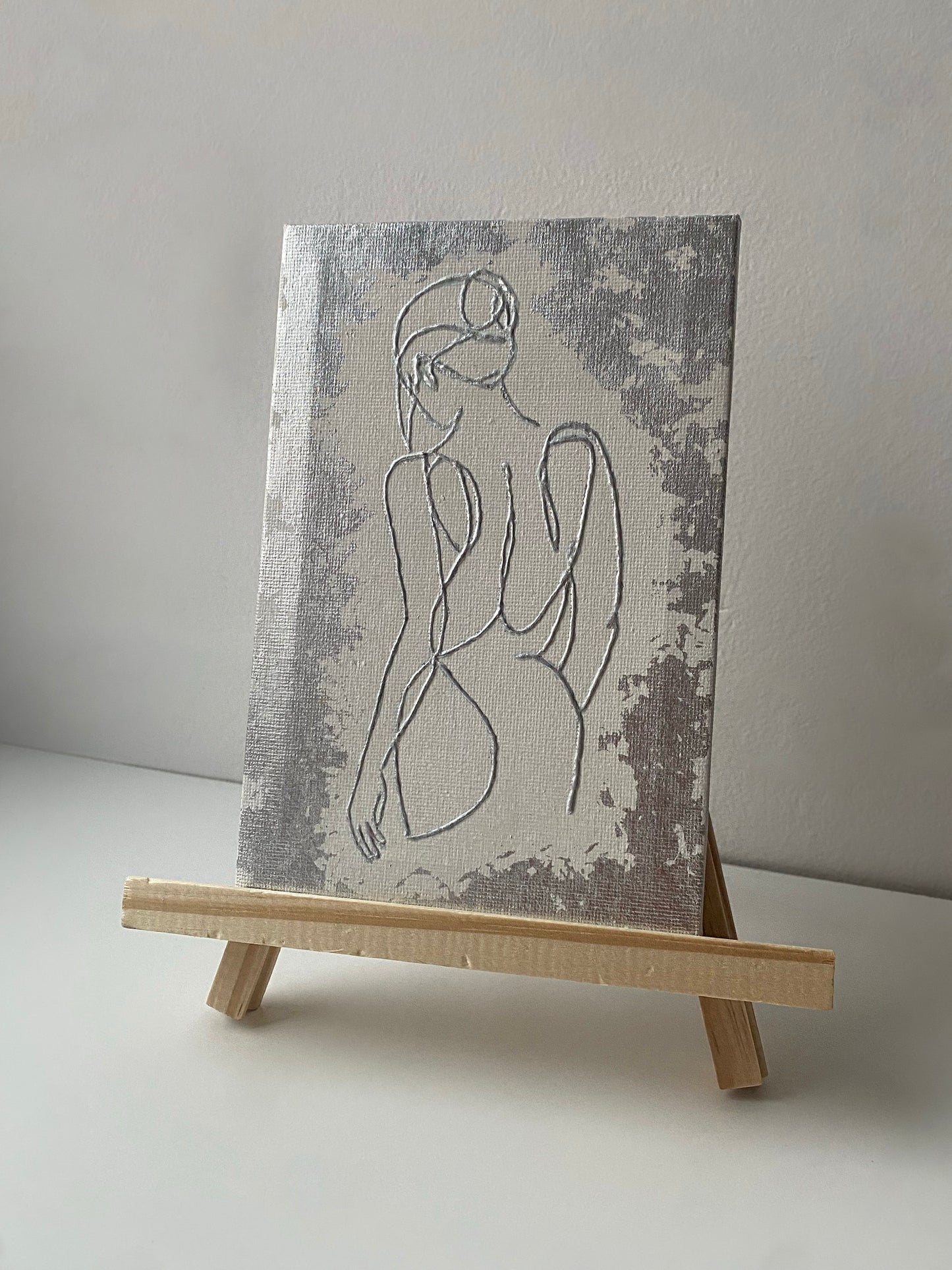 DAMA DE PLATA: Elegancia en un Lienzo de 18x12 cm by Miriam Herencias