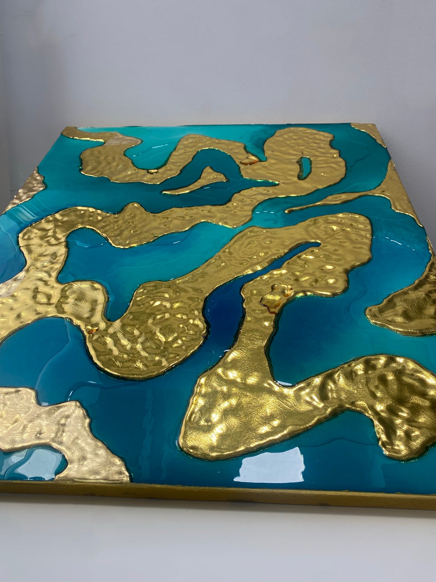 AURORA MARINA: Belleza Submarina en un Lienzo de 55x46 cm by Miriam Herencias