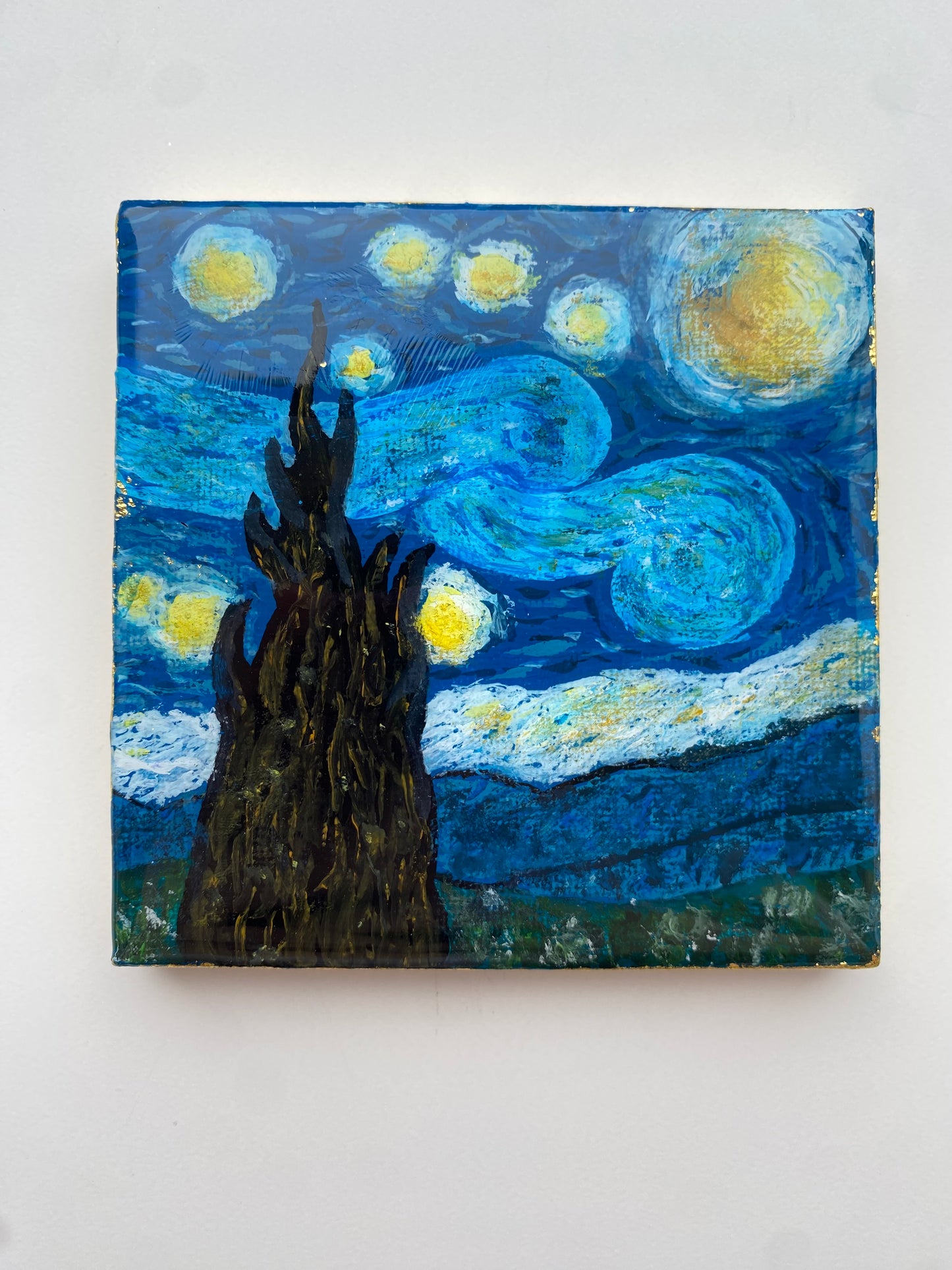LA NOCHE ESTRELLADA: Homenaje a Van Gogh en 10x10 cm by Miriam Herencias