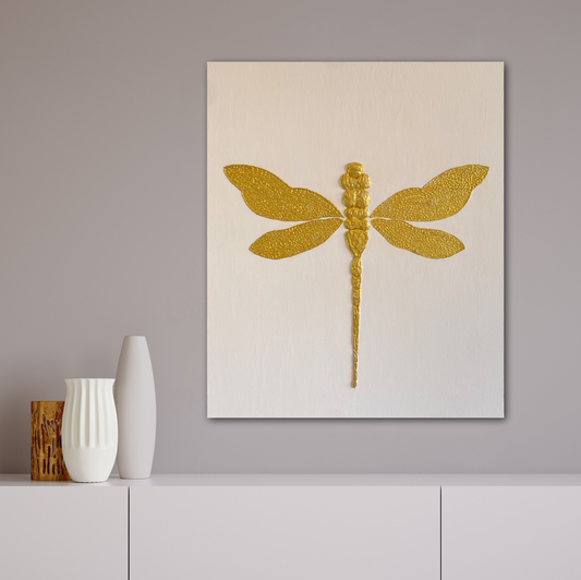 ALAS DORADAS: Majestuosidad en un Lienzo de 55x46 cm by Miriam Herencias