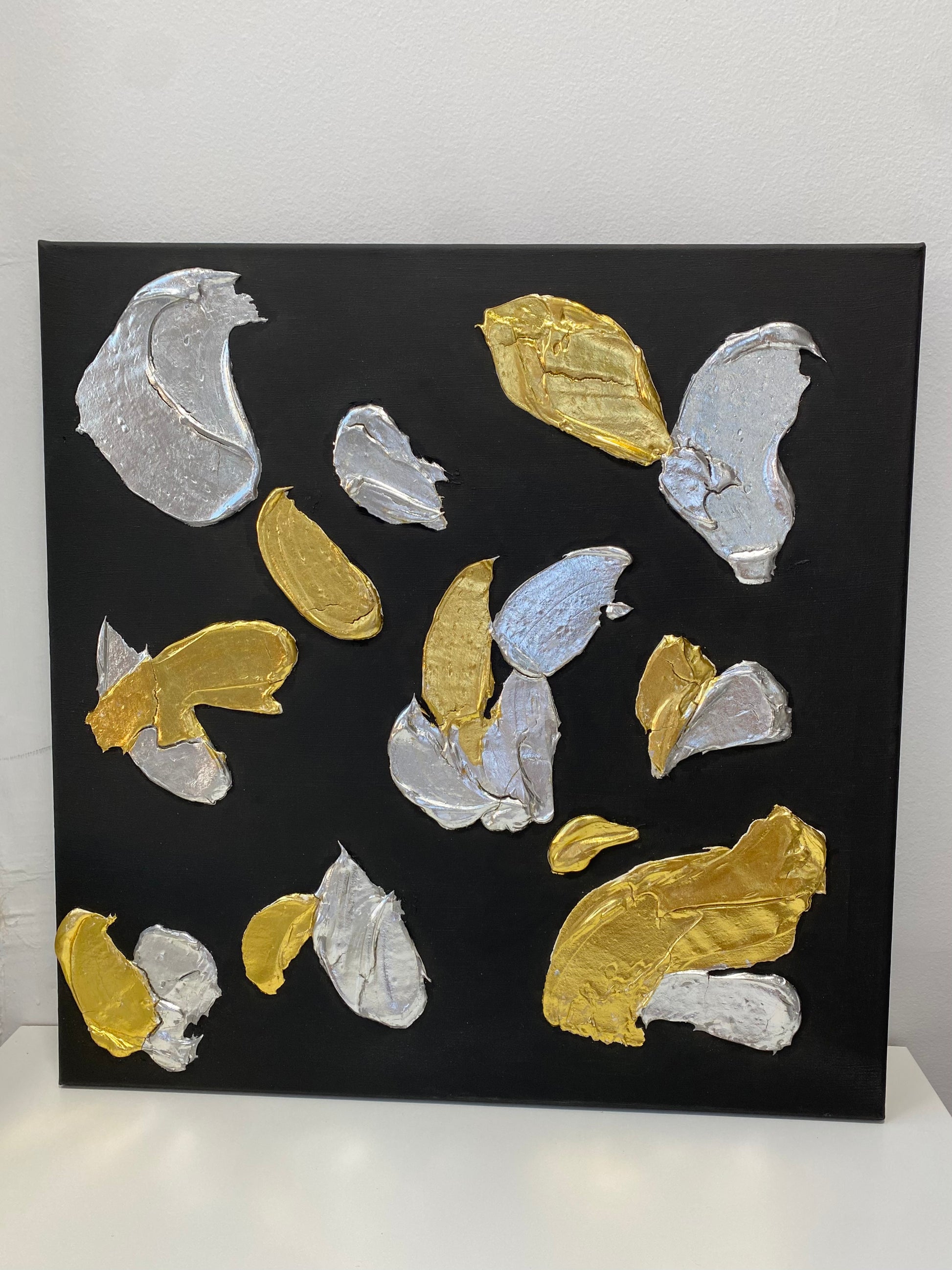 Colorido en el Cuadro 'Electro': Una vista adicional que muestra la intensidad y la diversidad de esta cautivadora composición artística.