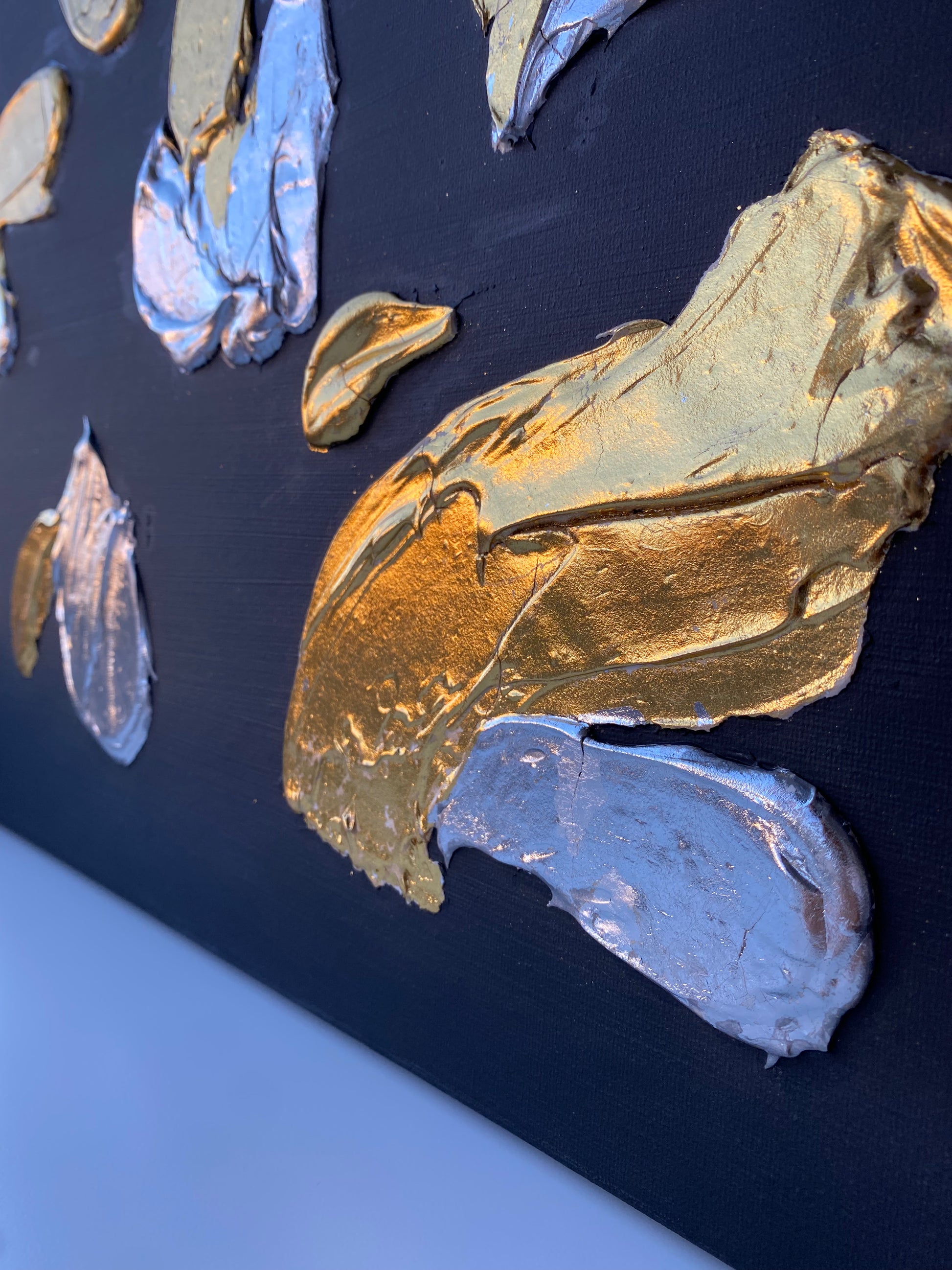 Detalles del Cuadro 'Electro': Explora la textura y los matices artísticos desde un ángulo único.