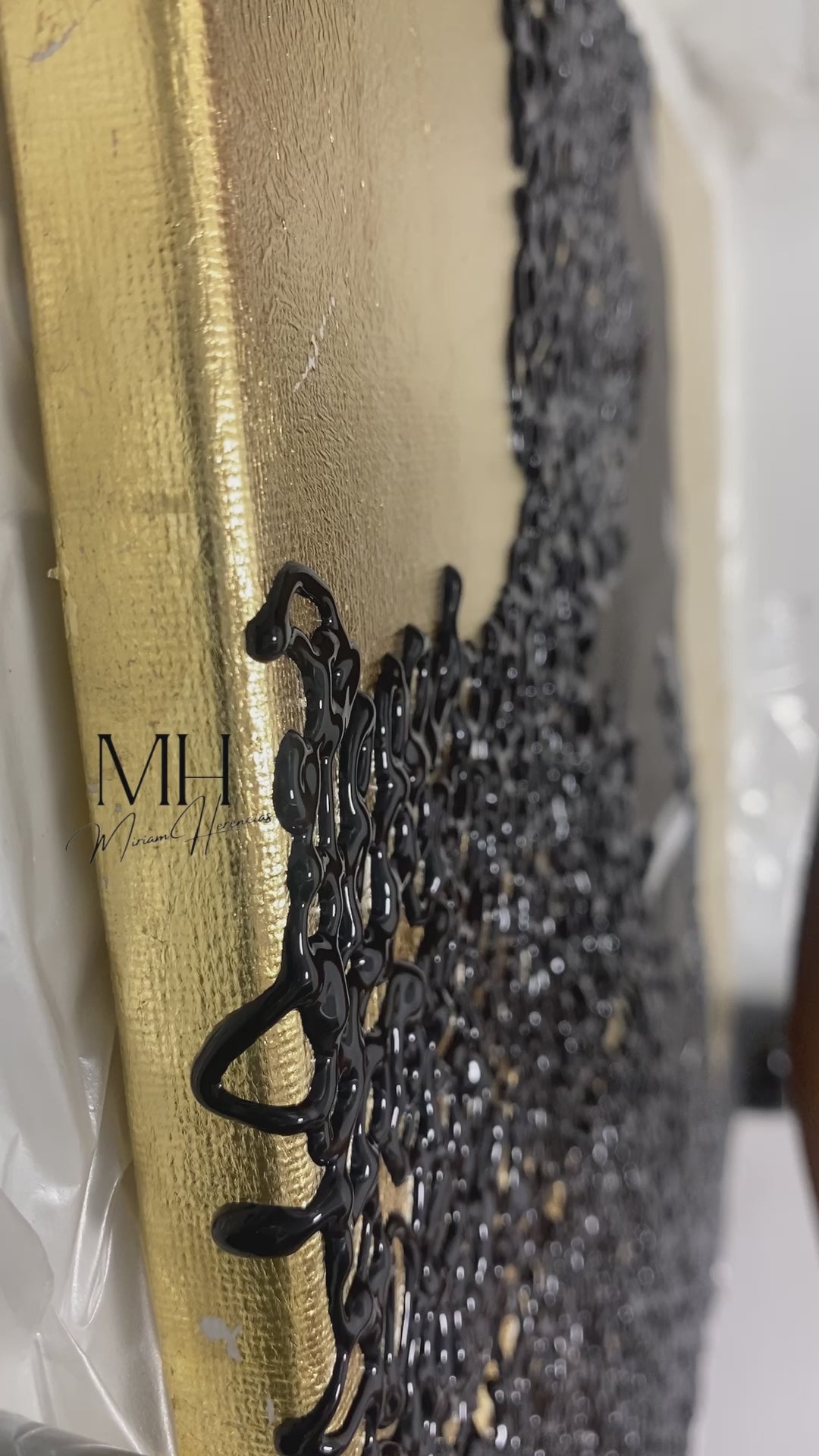 Video del Cuadro 'El Caballo del Oro': Descubre la majestuosidad y la elegancia de esta obra de arte, capturada en movimiento.