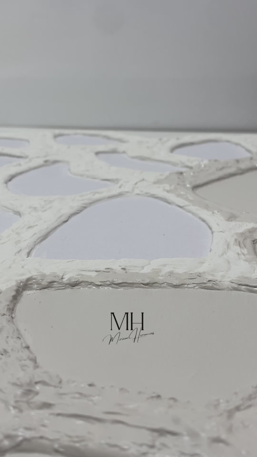 Video del Cuadro 'Piel de Jirafa': Explora la obra de arte en movimiento, capturando la esencia y el patrón distintivo de esta pieza única.